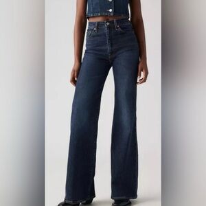 Levi’s Women’s Ribcage Bell 30/32 High Rise Bell Bottom Vintage Inspired EUC